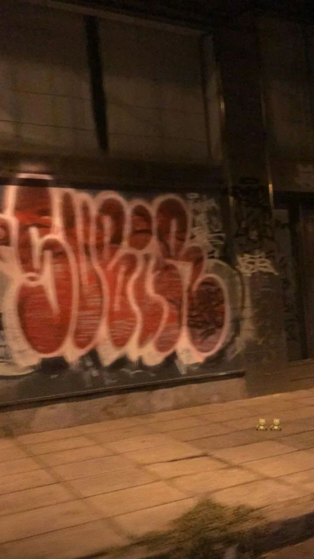 Pichação: Pixação noturna no Elevado Costa e Silva. em Centro