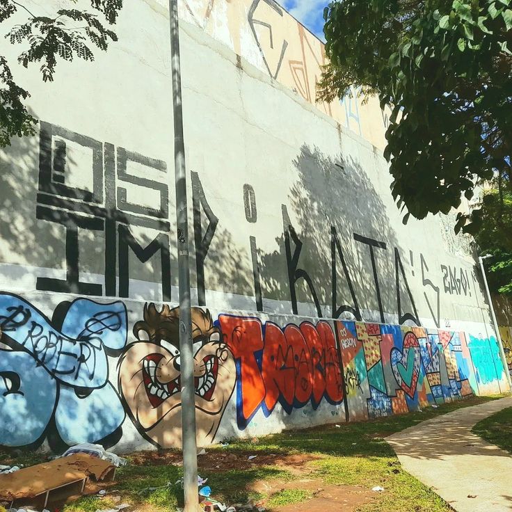 Pichação: Vagão de trem pixado. em Centro